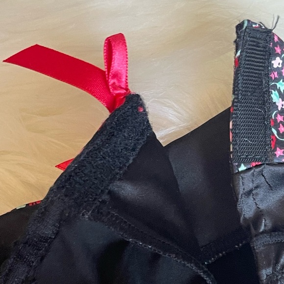 32C/XS Vs Victoria’s Secret Sexy little things Mermaid bra& Guarter ruffle skirt - Picture 13 of 15